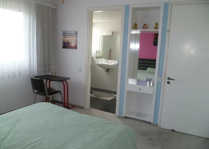 Double With Ensuite Bathroom At Datacom Building Quarto em Acomodações Particulares