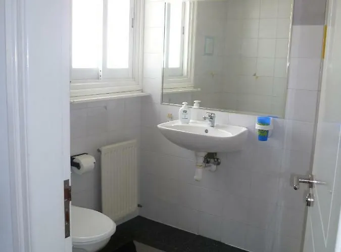 Double With Ensuite Bathroom At Datacom Building *