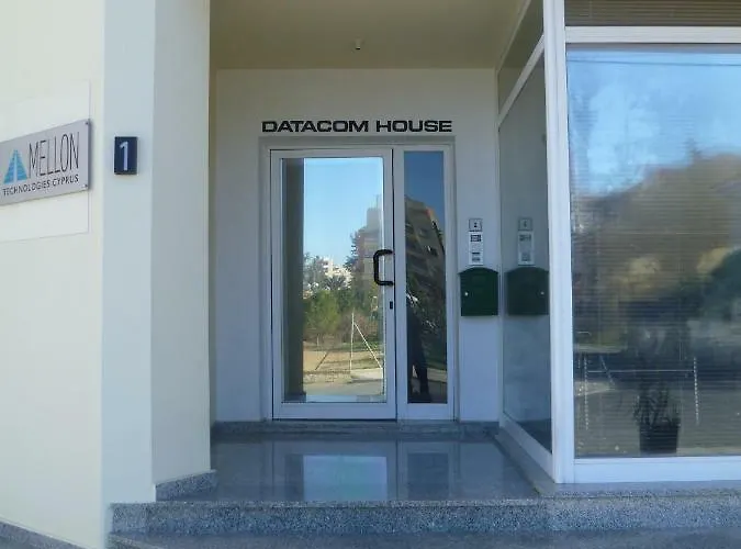 Double With Ensuite Bathroom At Datacom Building * Nicósia