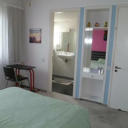 Double With Ensuite Bathroom At Datacom Building Homestay