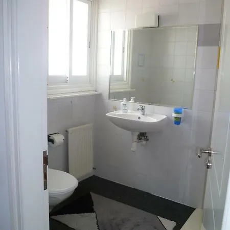 Double With Ensuite Bathroom At Datacom Building *