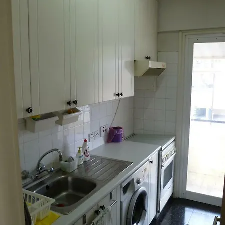 Double With Ensuite Bathroom At Datacom Building Privatunterkunft Nikosia
